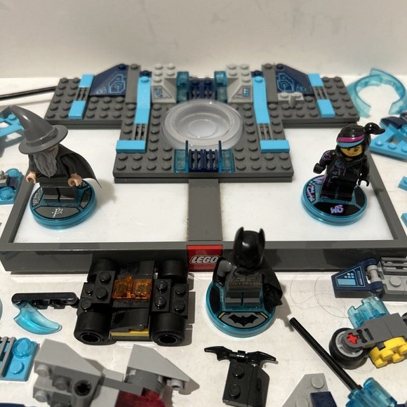 LEGO Dimensions PS3/PS4/WII U Lot of Figures and Pieces (No Game) w/ Extras - Picture 2 of 16
